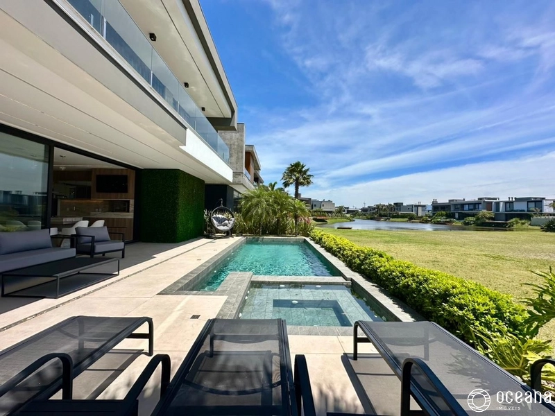 CASA DE ESQUINA MOBILIADA E DECORADA EM CONDOMÍNIO FECHADO: 3ª foto da galeria de imagens do imóvel