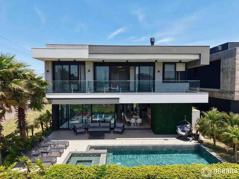 CASA DE ESQUINA MOBILIADA E DECORADA EM CONDOMÍNIO FECHADO: 2ª foto da galeria de imagens do imóvel