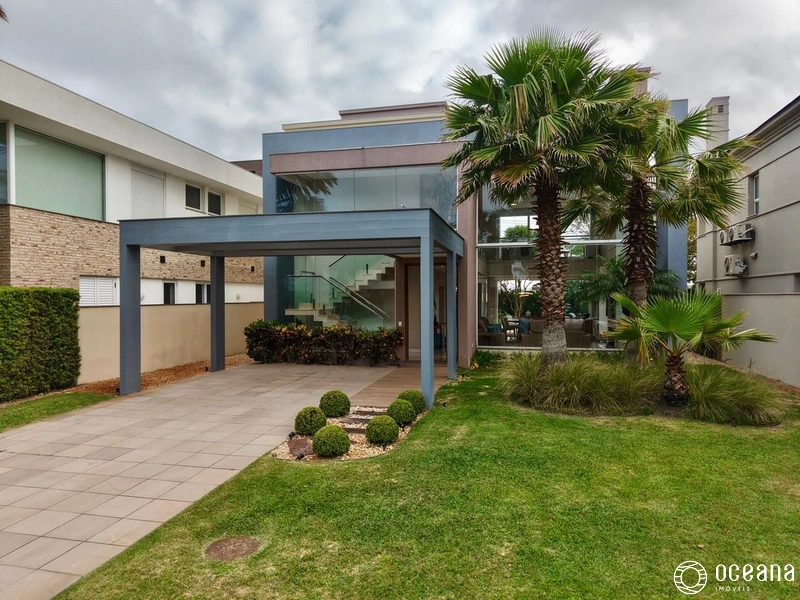 SOBRADO MOBILIADO E DECORADO EM CONDOMÍNIO FECHADO!