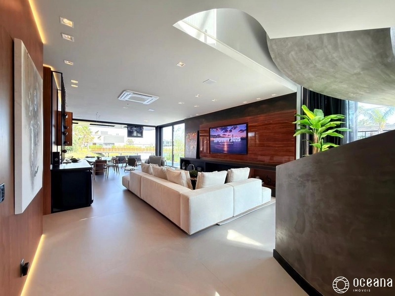 CASA EM CONDOMÍNIO FECHADO DE ESQUINA BEIRA LAGO!: 4ª foto da galeria de imagens do imóvel