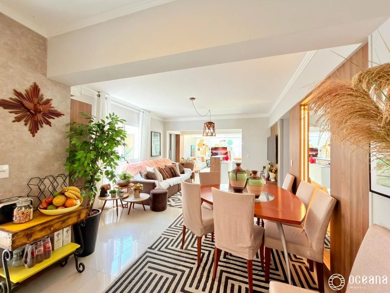 APARTAMENTO À VENDA COM 3 VAGAS E 2 TERRAÇOS!