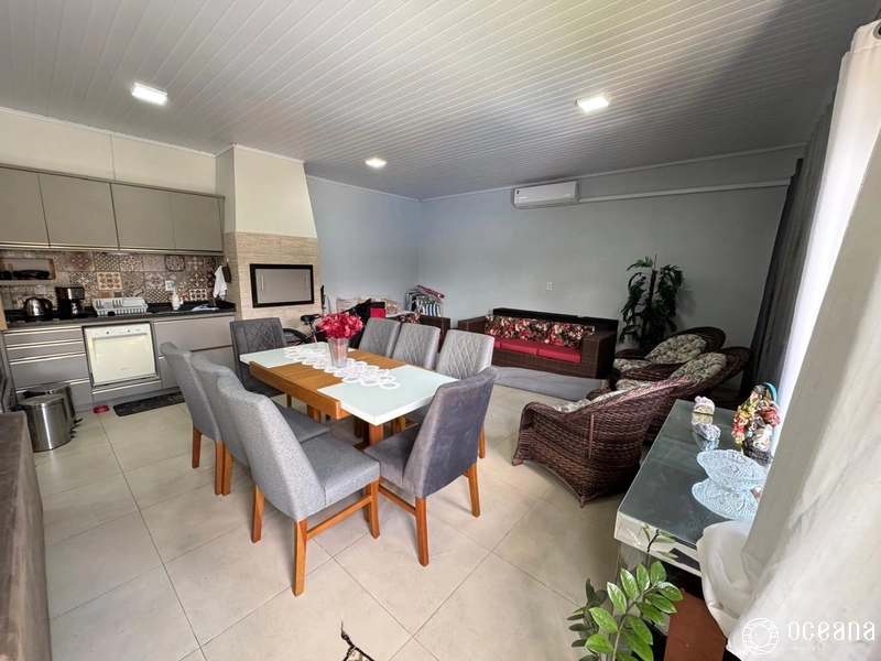 CASA À VENDA COM TERRENO INTEIRO, LADO MAR NO BAIRRO ARAÇA!: 8ª foto da galeria de imagens do imóvel