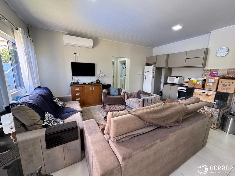 CASA À VENDA COM TERRENO INTEIRO, LADO MAR NO BAIRRO ARAÇA!: 7ª foto da galeria de imagens do imóvel