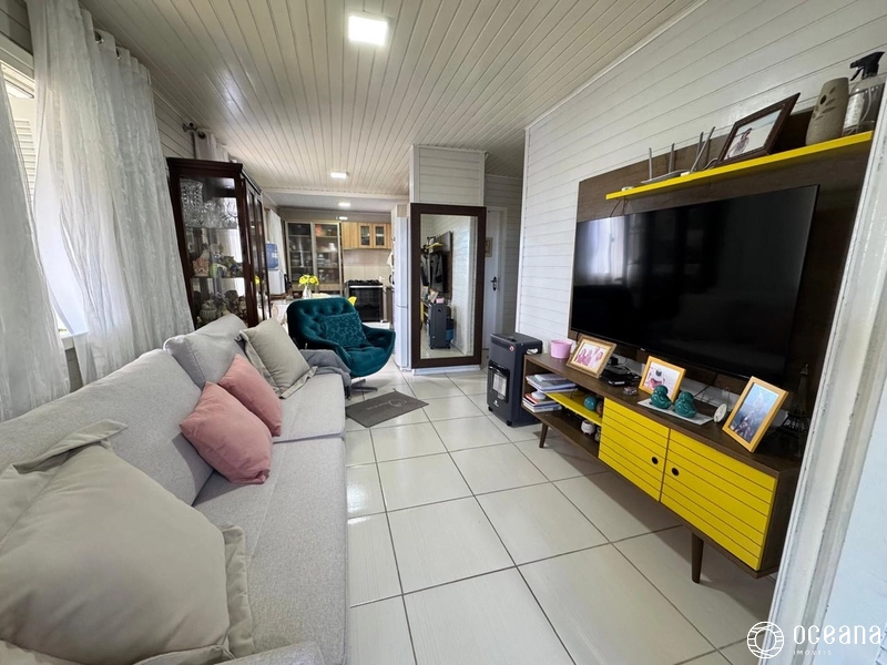 CASA À VENDA COM TERRENO INTEIRO, LADO MAR NO BAIRRO ARAÇA!: 3ª foto da galeria de imagens do imóvel