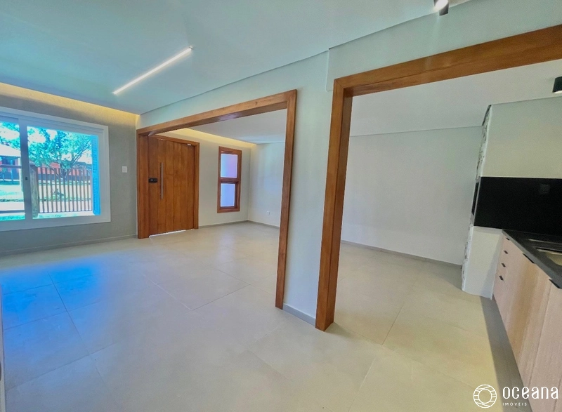 EXCELENTE CASA DE 03 DORMITÓRIOS LOCALIZADA NO CENTRO DE XANGRI-LÁ: 8ª foto da galeria de imagens do imóvel