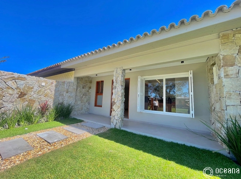 EXCELENTE CASA DE 03 DORMITÓRIOS LOCALIZADA NO CENTRO DE XANGRI-LÁ: 2ª foto da galeria de imagens do imóvel