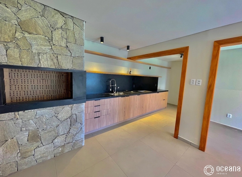 EXCELENTE CASA DE 03 DORMITÓRIOS LOCALIZADA NO CENTRO DE XANGRI-LÁ: 5ª foto da galeria de imagens do imóvel