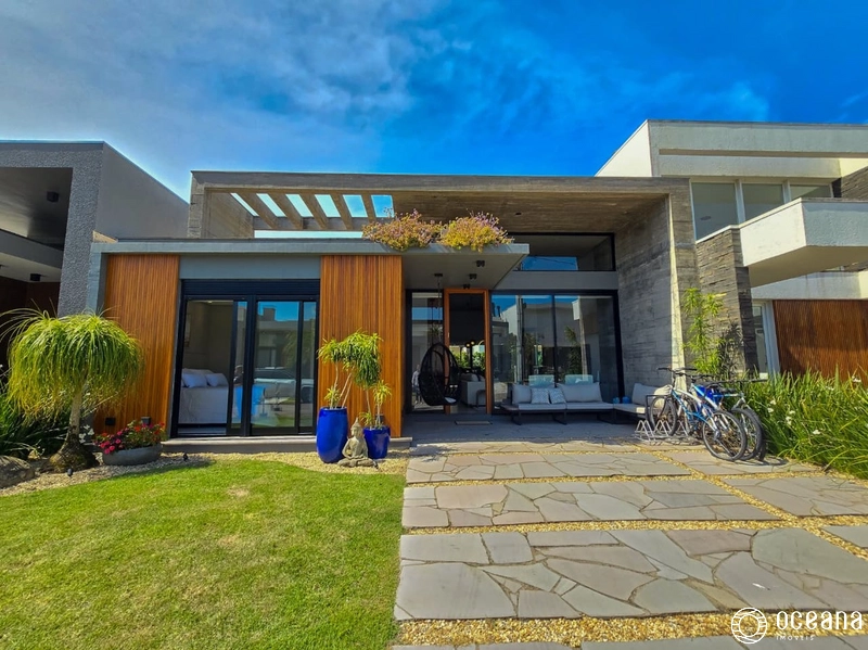 CASA COMPOSTA POR 04 SUÍTES EM CONDOMÍNIO FACHADO!: 1ª foto da galeria de imagens do imóvel