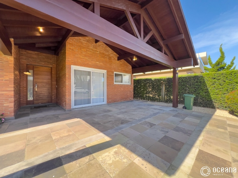 EXCELENTE CASA EM CONDOMÍNIO FECHADO COM PISCINA!: 3ª foto da galeria de imagens do imóvel