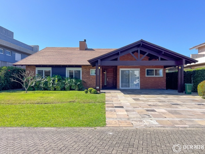 EXCELENTE CASA EM CONDOMÍNIO FECHADO COM PISCINA!: 1ª foto da galeria de imagens do imóvel