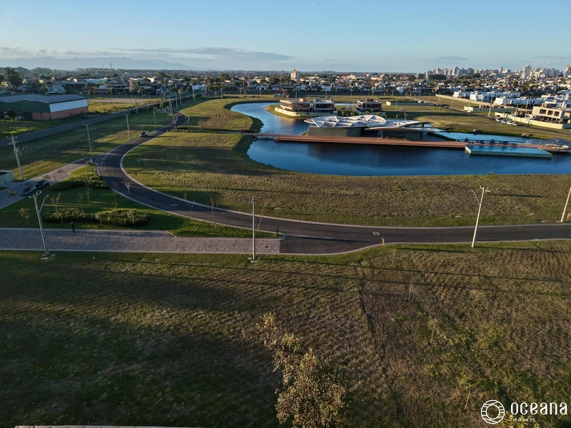 TERRENO EM CONDOMÍNIO FECHADO MEDINDO 494m²: 1ª foto da galeria de imagens do imóvel