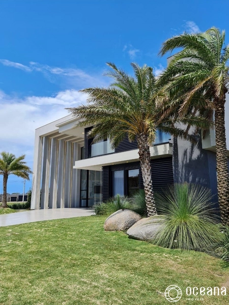 SOBRADO EM CONDOMÍNIO FECHADO COM PISCINA DE BORDA INFINITA!: 3ª foto da galeria de imagens do imóvel