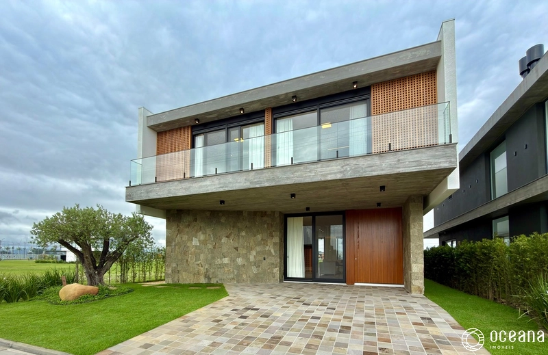 SOBRADO À BEIRA LAGO  ALTO PADRÃO - MOBILIADO & DECORADO