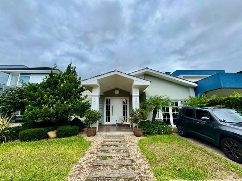 EXCELENTE CASA EM CONDOMÍNIO FECCHADO!