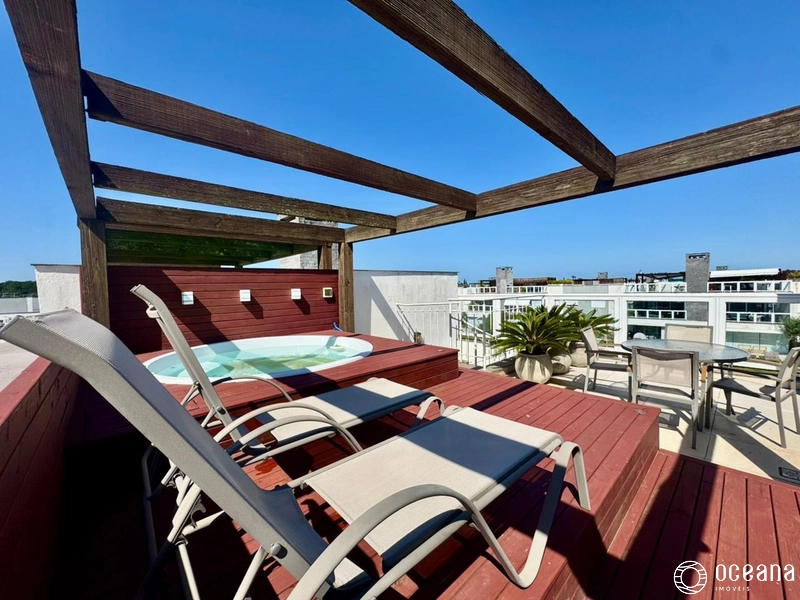 COBERTURA MOBILIADA EM CONDOMÍNIO FECHADO