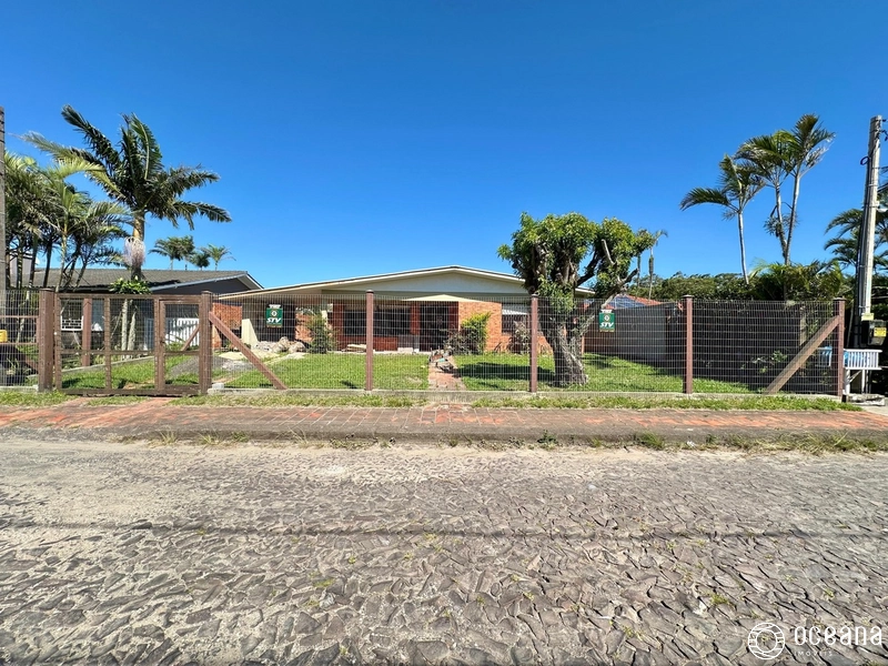 CASA TÉRREA COM 04 DORMITÓRIOS + ANEXO NOS FUNDOS E ESPAÇO GOURMET!