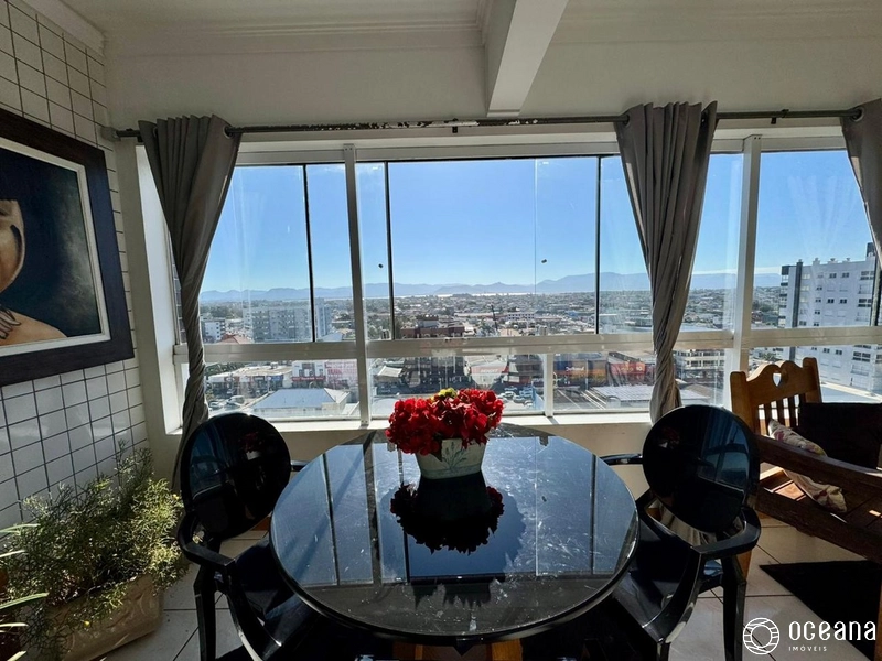 AMPLO APARTAMENTO COM SACADA DE FRENTE