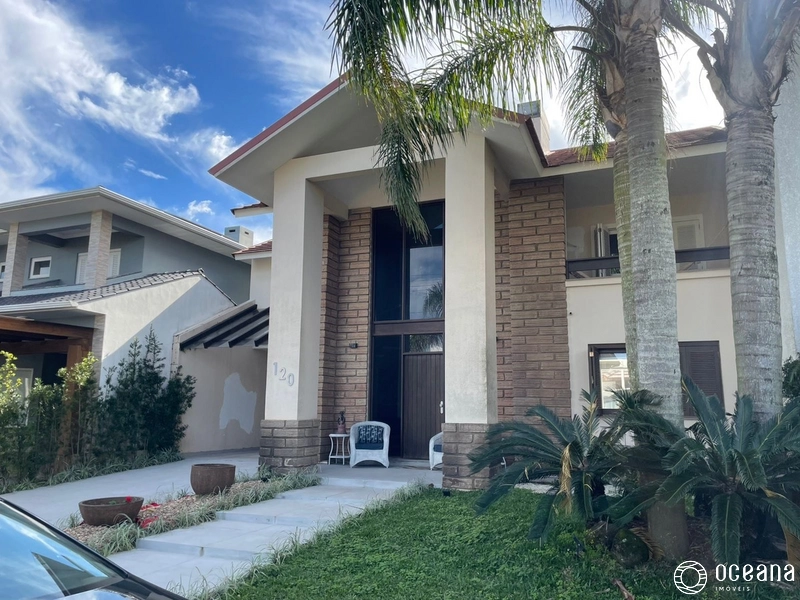 SOBRADO  MOBILIADO EM CONDOMÍNIO FECHADO!