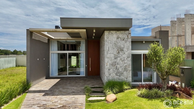 CASA COMPOSTA POR 04 SUÍTES EM CONDOMÍNIO FECHADO!