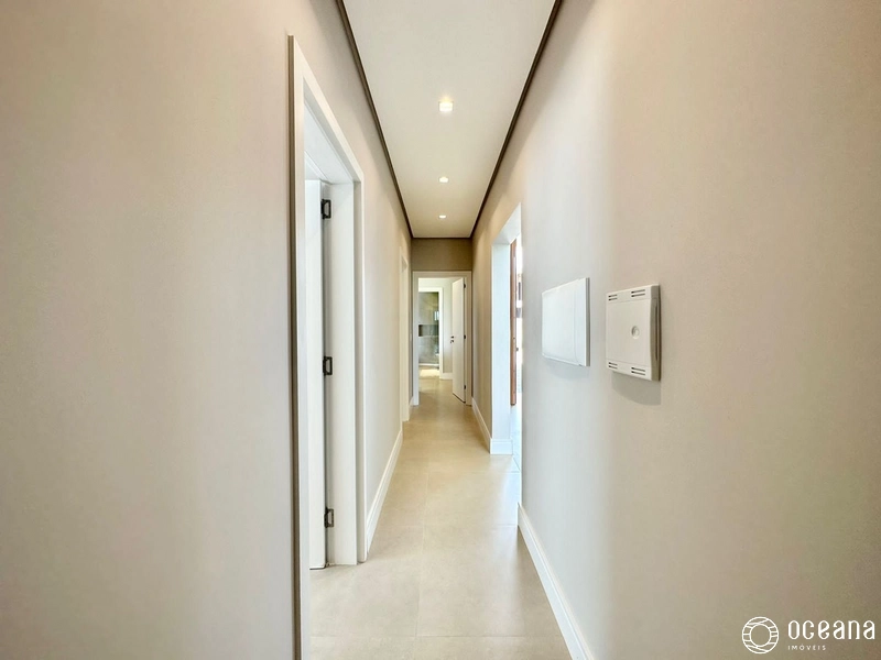 CASA COMPOSTA POR 04 SUÍTES EM CONDOMÍNIO FECHADO!: 2ª foto da galeria de imagens do imóvel