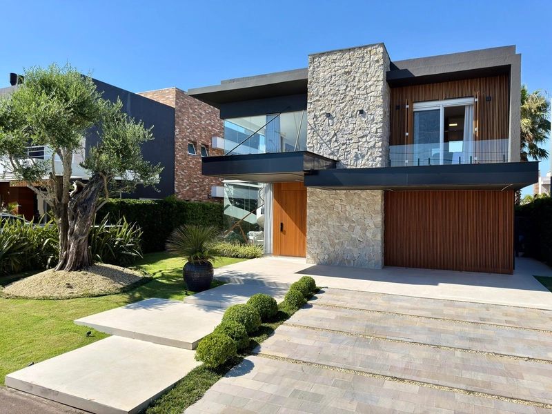 EXCELENTE SOBRADO MOBILIADO E DECORADO EM CONDOMÍNIO FECHADO!