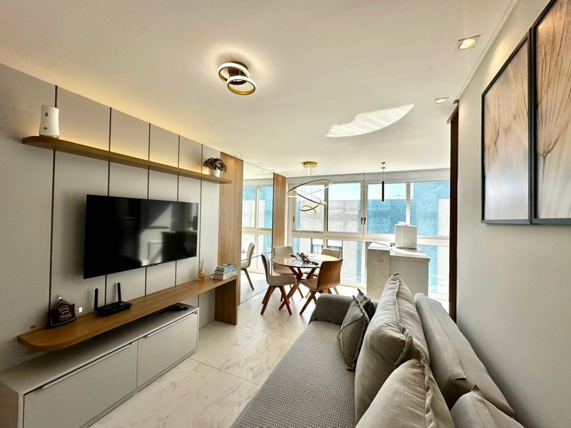 APARTAMENTO MOBILIADO E DECORADO DE 02 DORMITÓRIOS