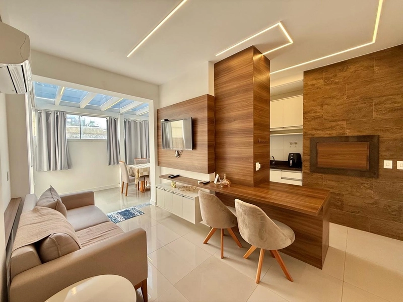 APARTAMENTO DE 02 DORMITÓRIOS A UMA QUADRA DO MAR!