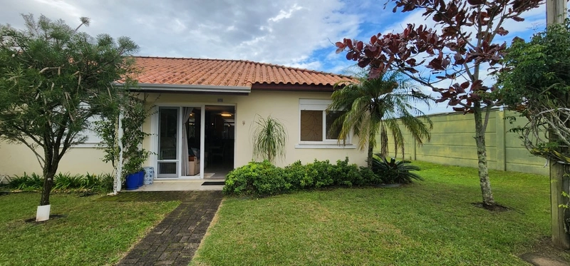 CASA COMPOSTA POR 03 DORMITÓRIOS EM CONDOMÍNIO FECHADO!