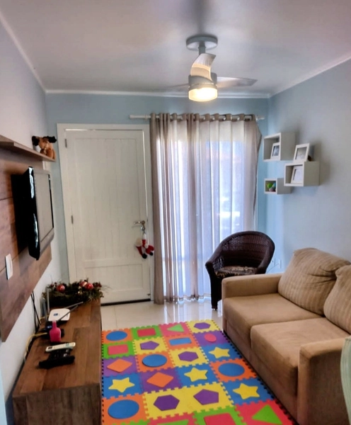 Casa 2 dormitórios, suíte em condomínio fechado, Confira!