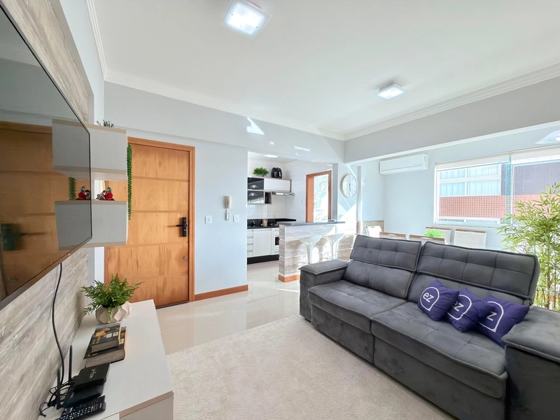 AMPLO APARTAMENTO DE 02 DORMITÓRIOS MOBILIADO E DECORADO!