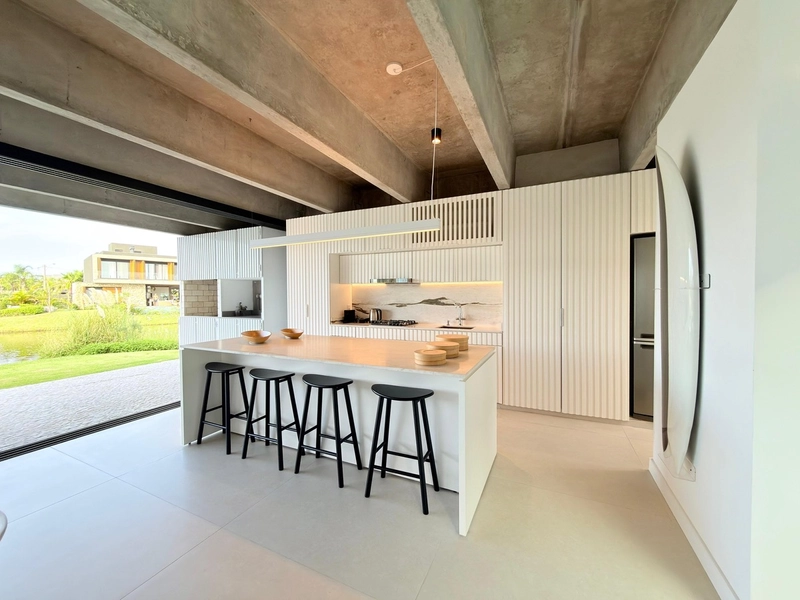 SOBRADO BEIRA LAGO EM CONDOMÍNIO FECHADO: 9ª foto da galeria de imagens do imóvel