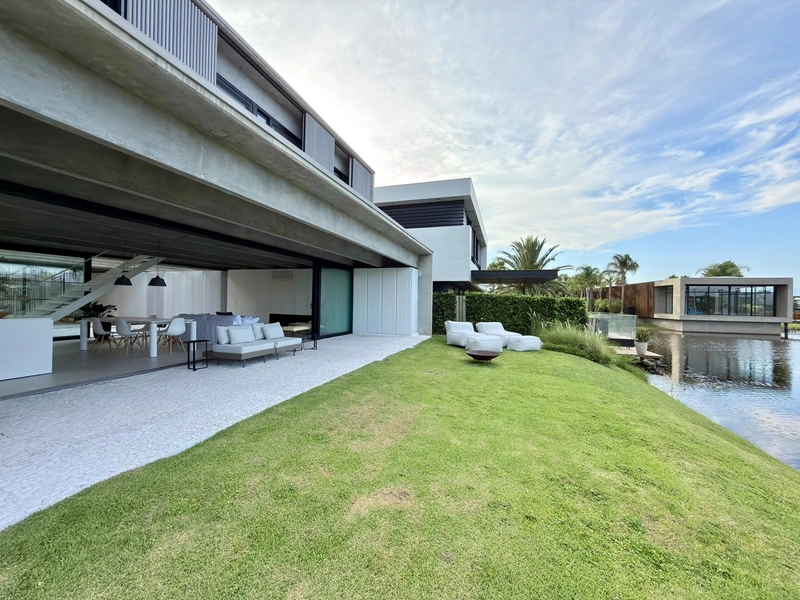 SOBRADO BEIRA LAGO EM CONDOMÍNIO FECHADO: 19ª foto da galeria de imagens do imóvel