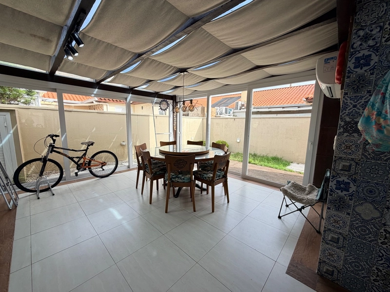 CASA MOBILIADA EM CONDOMÍNIO FECHADO!