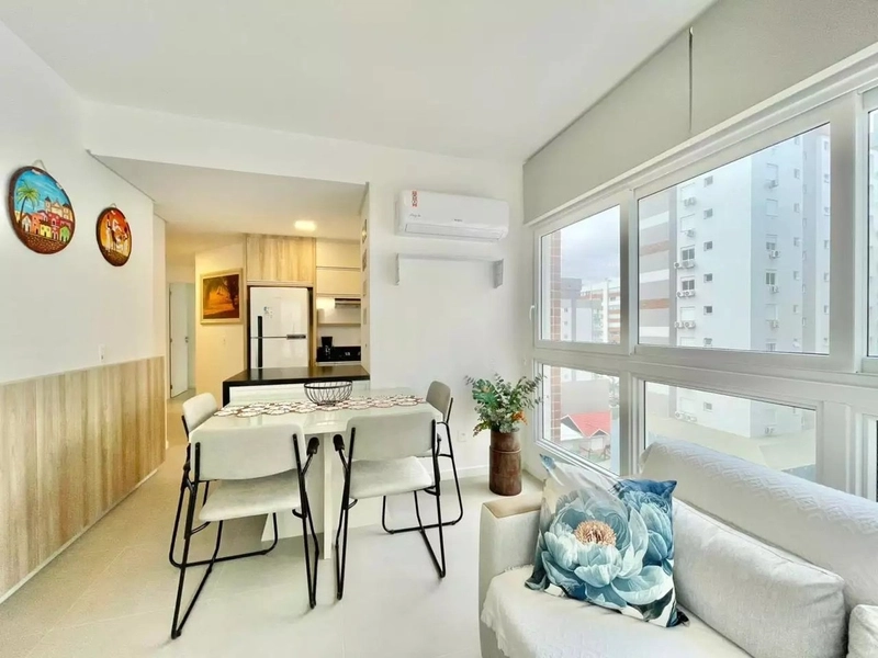 APARTAMENTO TOTALMENTE MOBILIADO COMPOSTO POR 02 DORMITÓRIOS