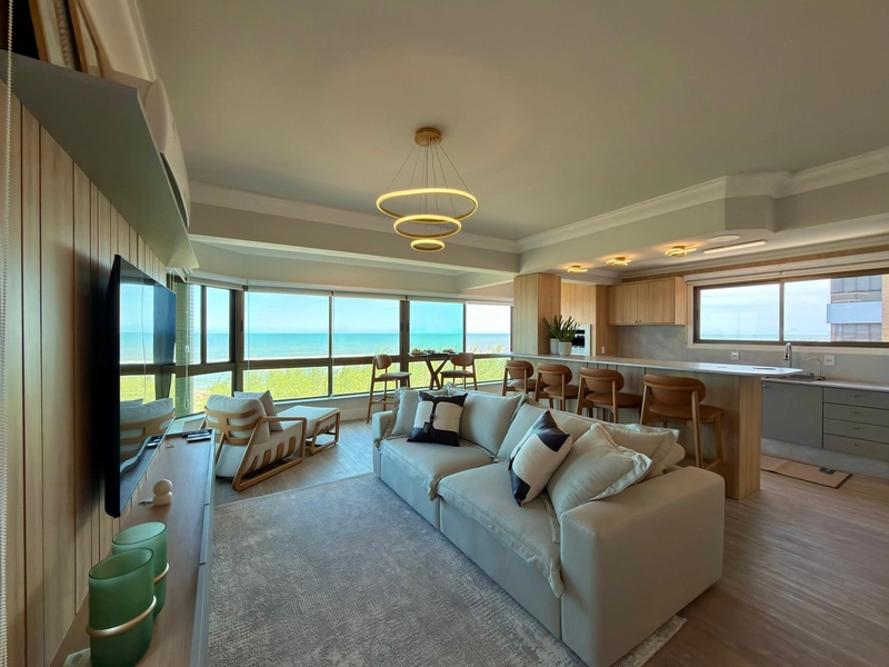 APARTAMENTO À VENDA DE FRENTE PARA PRAIA  PÉ NA AREIA