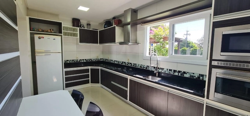 CASA EM CONDOMÍNIO FECHADO COMPOSTA POR 04 DORMITÓRIOS!: 5ª foto da galeria de imagens do imóvel