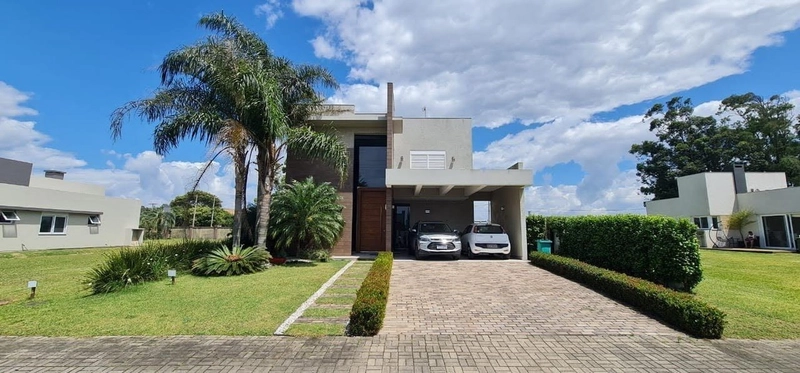 CASA EM CONDOMÍNIO FECHADO COMPOSTA POR 04 DORMITÓRIOS!