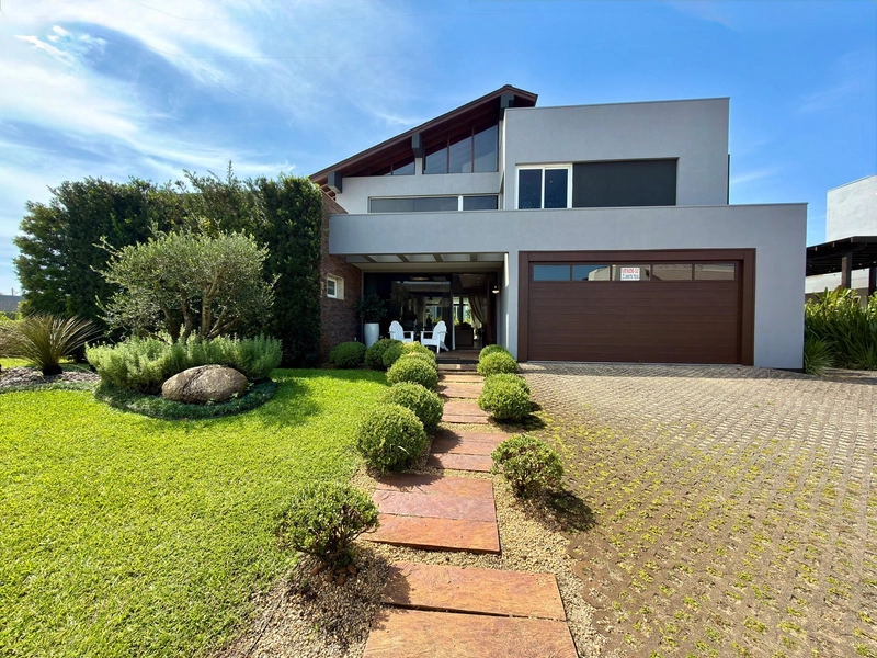 EXCELENTE CASA À VENDA EM CONDOMÍNIO NÁUTICO