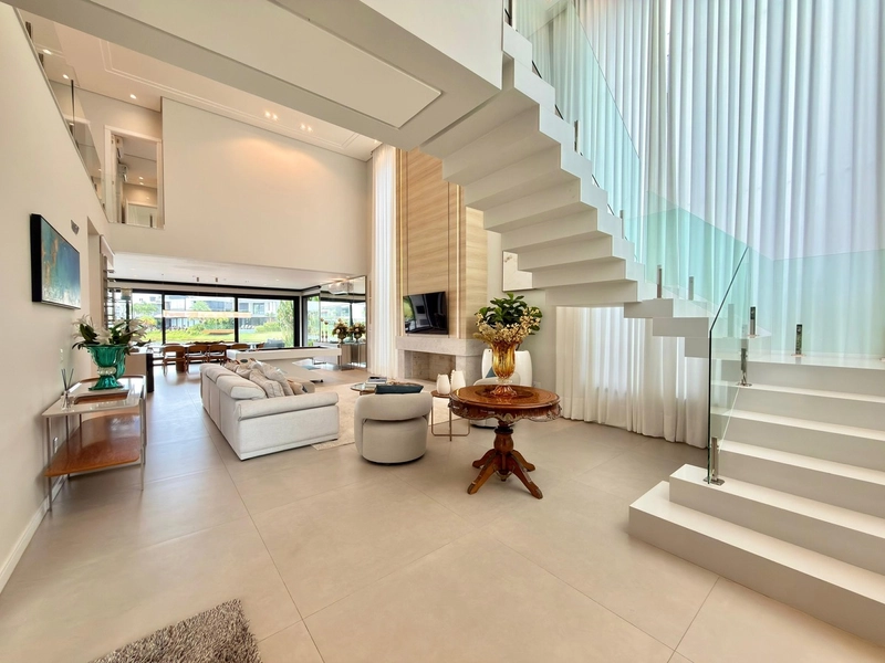 SOBRADO BEIRA LAGO COMPOSTO POR 05 SUÍTES: 4ª foto da galeria de imagens do imóvel