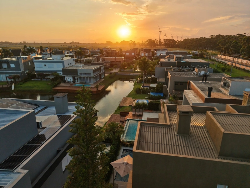 SOBRADO À VENDA COM VISTA PARA O LAGO EM CONDOMÍNIO FECHADO!: 2ª foto da galeria de imagens do imóvel