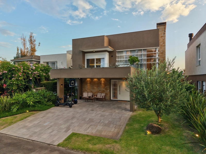 SOBRADO À VENDA COM VISTA PARA O LAGO EM CONDOMÍNIO FECHADO!: 1ª foto da galeria de imagens do imóvel