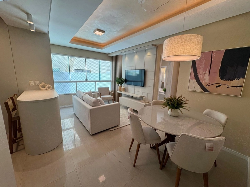 Apartamento 2 dormitórios mobiliado e decorado próximo ao mar: 1ª foto da galeria de imagens do imóvel