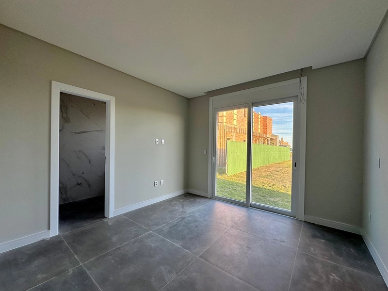 EXCELENTE CASA COM 04 SUÍTES EM CONDOMÍNIO FECHADO EM XANGRI-LÁ: 6ª foto da galeria de imagens do imóvel