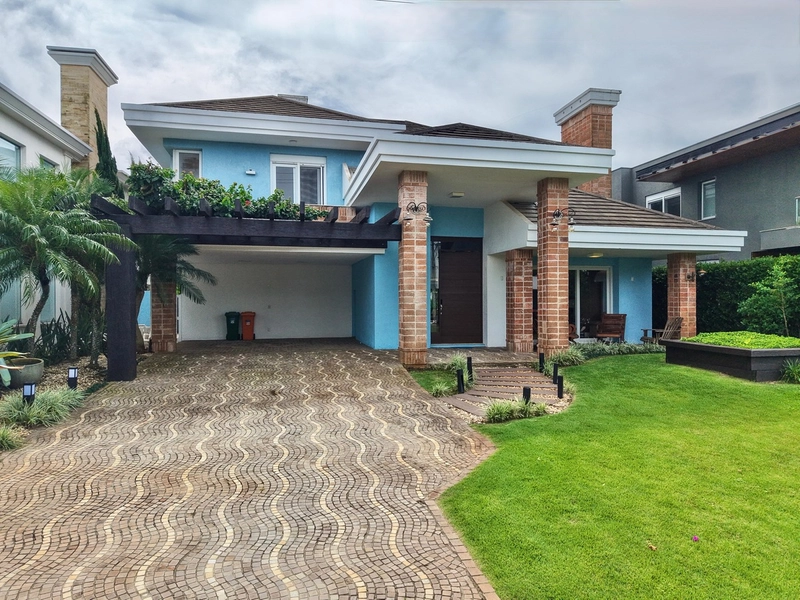 SOBRADO BEIRA LAGO EM CONDOMÍNIO FECHADO!