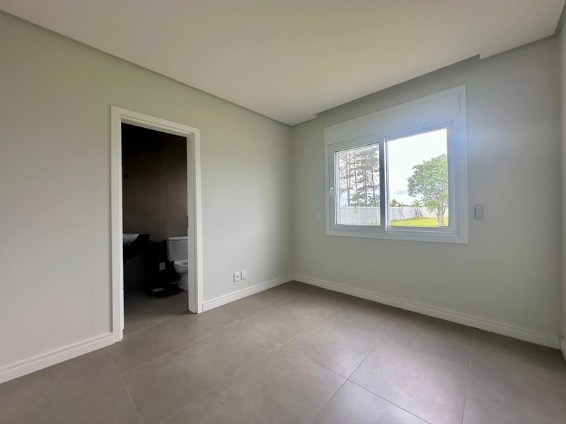 CASA TRÊS SUÍTES EM CONDOMÍNIO FECHADO: 6ª foto da galeria de imagens do imóvel