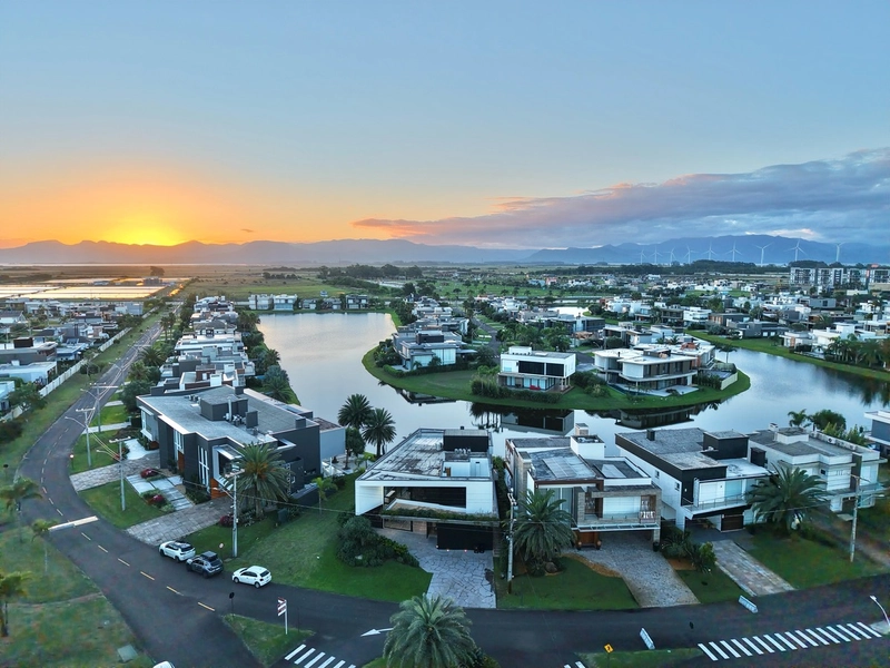 SOBRADO DE LUXO BEIRA LAGO CONDOMÍNIO ENSEADA LAGOS DE XANGRI-LÁ: 29ª foto da galeria de imagens do imóvel