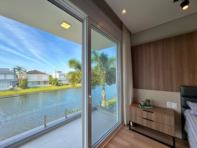 SOBRADO BEIRA LAGO COMPOSTO POR 05 SUÍTES EM CONDOMÍNIO FECHADO: 44ª foto da galeria de imagens do imóvel