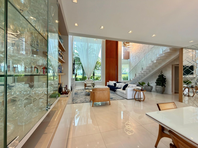 SOBRADO BEIRA LAGO COMPOSTO POR 05 SUÍTES EM CONDOMÍNIO FECHADO: 6ª foto da galeria de imagens do imóvel