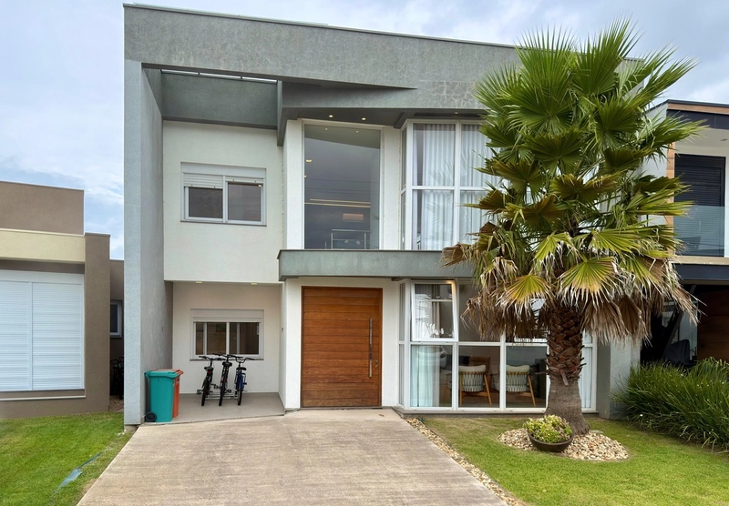 EXCELENTE SOBRADO EM COND FECHADO COMPOSTO POR 04 DORMITÓRIOS !: 1ª foto da galeria de imagens do imóvel