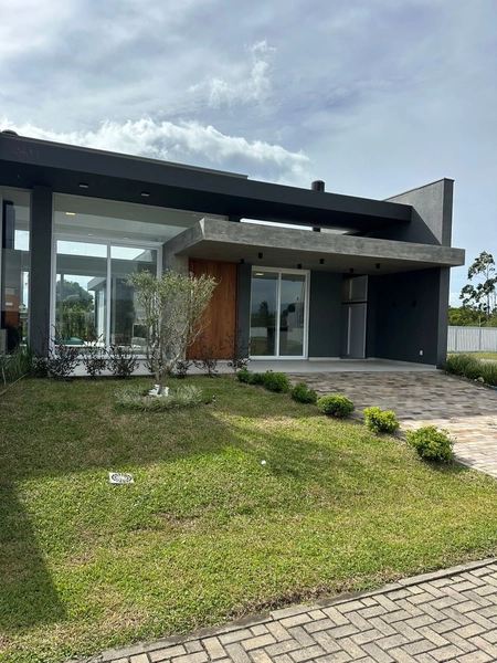 Casa 3 suítes em Condomínio fechado, Confira !: 1ª foto da galeria de imagens do imóvel